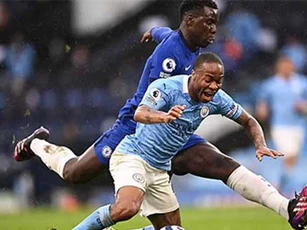 Sterling tố bị trọng tài cướp mất penalty