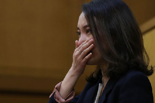 Bỏ bạn trai nghèo để lấy chồng giàu, sau 4 năm tôi lặng lẽ rơi nước mắt khi bắt gặp anh ấy trong bệnh viện