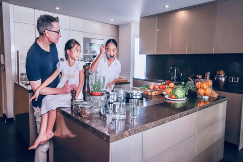 Không gian bếp sang trọng, tiện nghi như nhà hàng của ca sĩ Đoan Trang