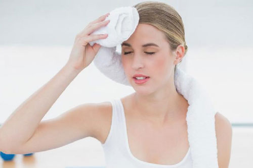 Bí quyết ngăn tiết mồ hôi quá nhiều trong ngày hè