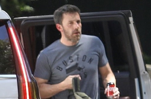 Ben Affleck đến thăm nhà "tình cũ" Jennifer Lopez sau khi cô hủy hôn