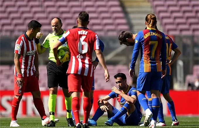 Barca và Atletico níu chân nhau giúp Real chiếm được lợi thế