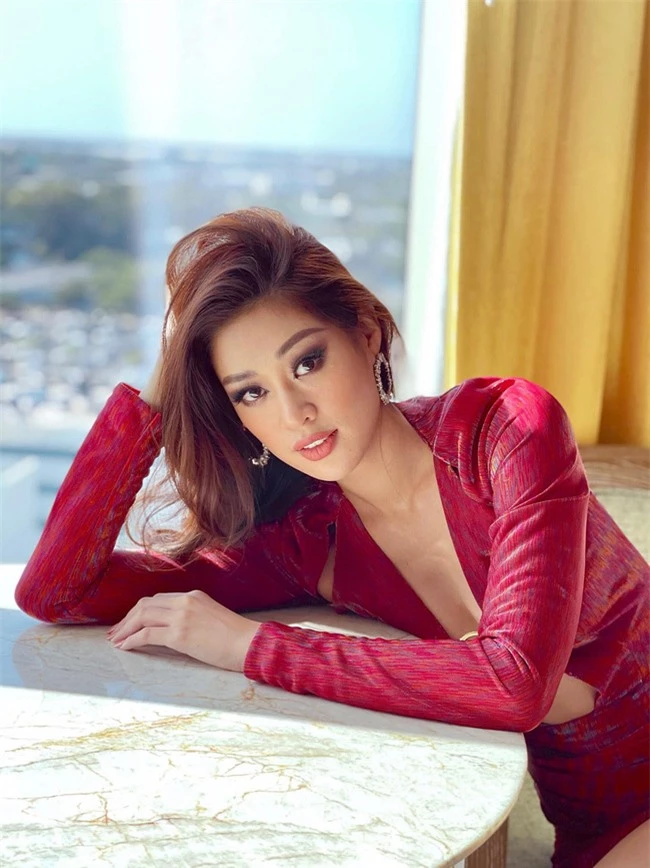 Khánh Vân &quot;đốt mắt&quot; cộng đồng mạng bằng outfit hở bạo trong ngày thứ 2 &quot;ra quân&quot; Miss Universe 2020 - Ảnh 5.