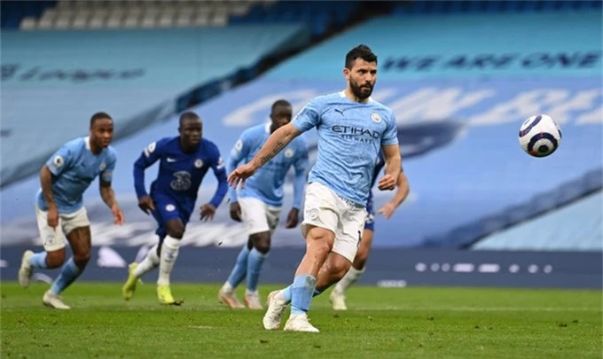 Cú panelka trên chấm 11m của Aguero không thành công