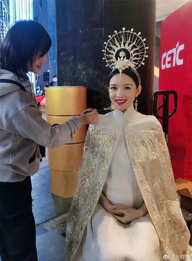 Trầm trồ trước nhan sắc không trang điểm của hoa hậu Trương Tử Lâm khi mang thai lần 2 - Ảnh 8.