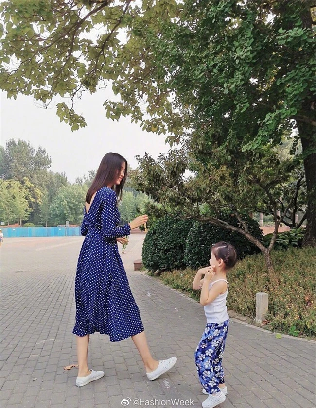 Trầm trồ trước nhan sắc và vóc dáng thật của Hoa hậu Thế giới Trương Tử Lâm khi mang thai lần 2 - Ảnh 11.