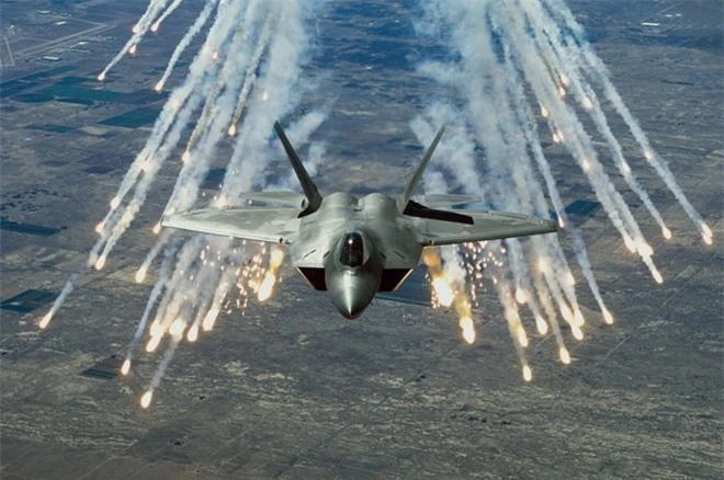  'Vua tác chiến' Su-35 của Nga vượt trội 'chim ăn thịt' F-22 ảnh 4
