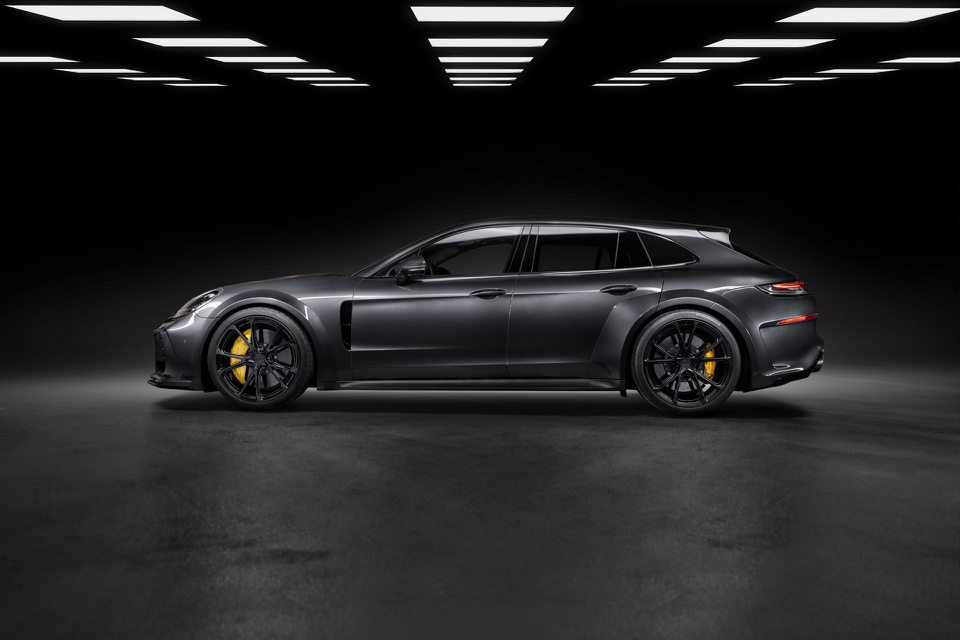Porsche Panamera với gói nâng cấp mạnh hơn 700 mã lực
