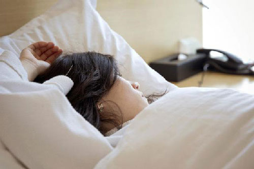 Tóc chưa khô đã đi ngủ, điều gì sẽ xảy ra?