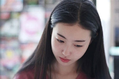 Tối nào mẹ chồng cũng dắt chó đi dạo cả tiếng đồng hồ, tôi bàng hoàng khi biết nơi mà bà đã đến