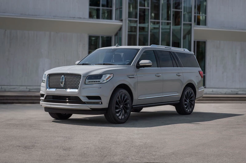 1. Lincoln Navigator 2021 (giá khởi điểm: 76.185 USD).