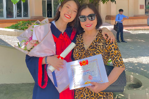 Khánh Vy "7 thứ tiếng" lần đầu tiết lộ câu chuyện được mẹ sinh ra khi đã ở tuổi 40 khiến nhiều người xúc động