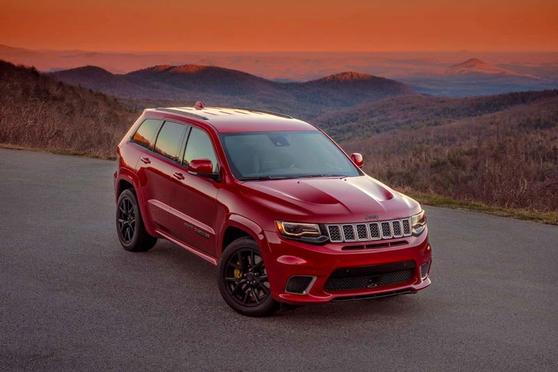 =3. Jeep Grand Cherokee Trackhawk (công suất tối đa: 707 mã lực, thời gian tăng tốc từ 0-100 km/h: 3,5 giây).