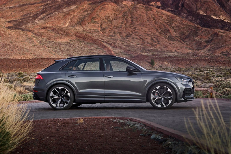 =6. Audi RSQ8 (công suất tối đa: 591 mã lực, thời gian tăng tốc từ 0-100 km/h: 3,7 giây).