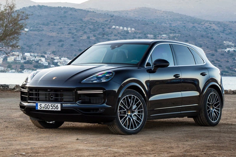 =6. Porsche Cayenne Turbo (công suất tối đa: 541 mã lực, thời gian tăng tốc từ 0-100 km/h: 3,7 giây).