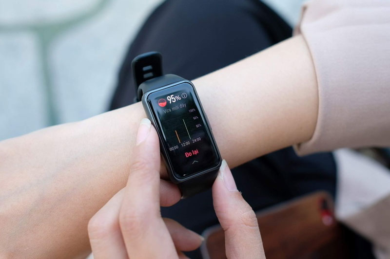 Những vòng đeo tay thông minh giá rẻ có tính năng giống Apple Watch Series 6