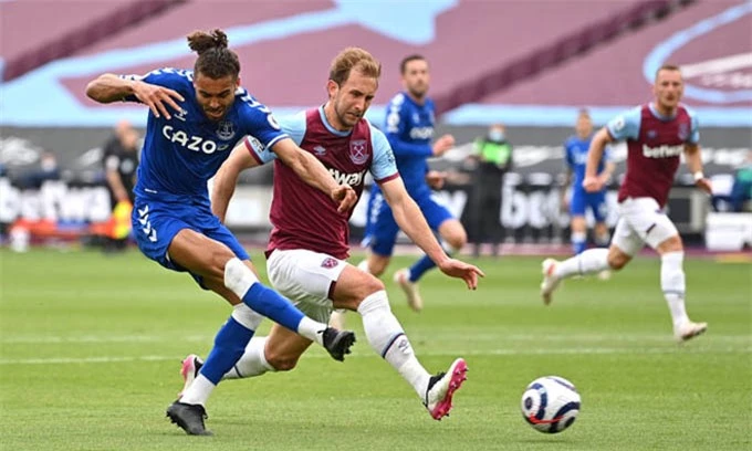 Calvert-Lewin ghi bàn vào lưới West Ham