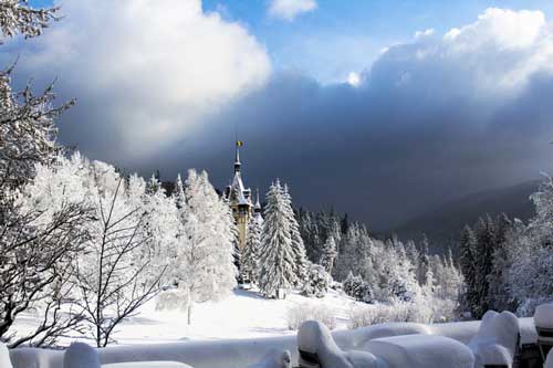 Ngỡ ngàng vẻ đẹp như cổ tích mùa đông xứ Romania