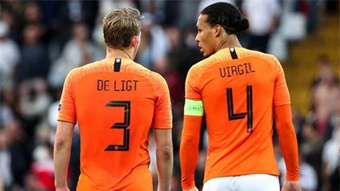 HLV Koeman muốn Van Dijk sát cánh cùng De Ligt ở EURO 2020