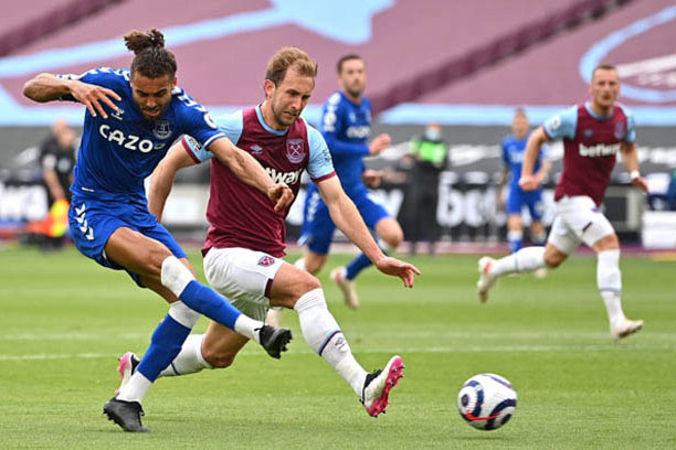Lingard tịt ngòi, West Ham khó mơ Champions League