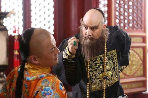 Quyền thần Ngao Bái và bè đảng bị "rớt đài", theo lẽ thường cả gia tộc phải chịu án tru di, tại sao hậu duệ của ông ta lại thoát được cảnh máu chảy đầu rơi?