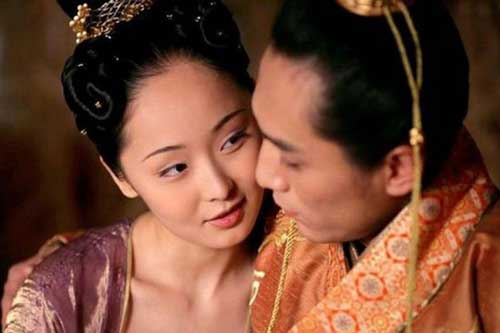 Hoàng đế say rượu thị tẩm nhầm người, không ngờ tạo ra kết quả ấn tượng, giúp nhà Hán tồn tại thêm gần 200 năm