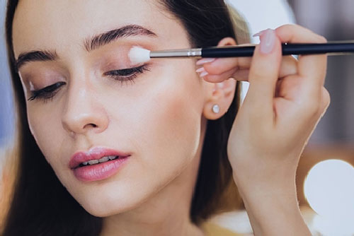 Mùa hè đến bạn cần thay đổi ngay bí quyết trang điểm