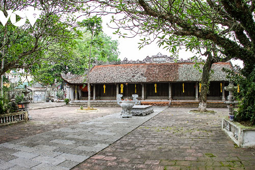 Về chùa Bối Khê chiêm ngưỡng vẻ đẹp tinh khiết của hoa sen đất