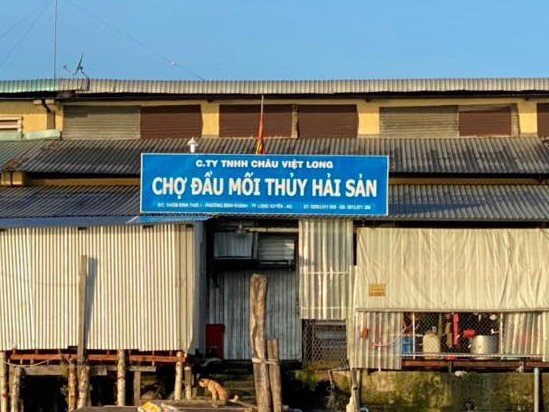 An Giang: Chợ thủy hải sản xả thải trực tiếp ra sông Hậu bị phạt 36 triệu đồng