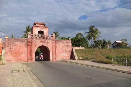 Trải nghiệm tuyến tham quan thành cổ quân sự duy nhất ở miền Trung