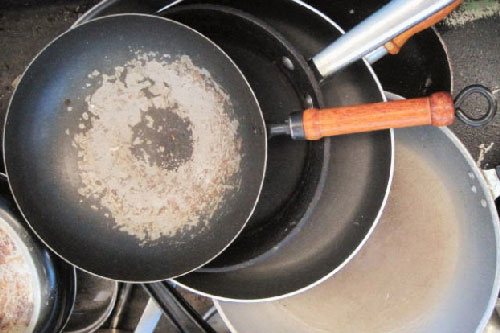 Dấu hiệu nên thay chảo chống dính