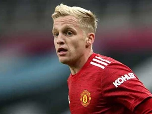Van Basten chỉ ra lý do Van de Beek thất bại ở MU
