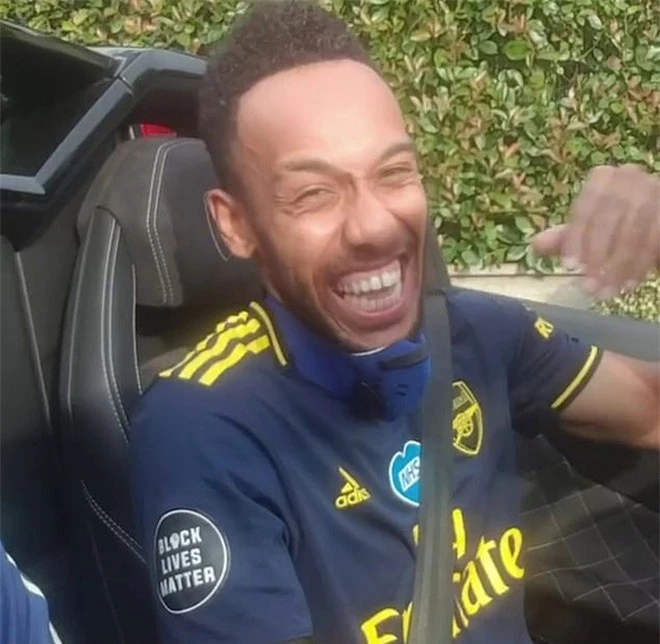 Aubameyang rất hãnh diện với những thứ mình đang sở hữu. Ảnh: internet.