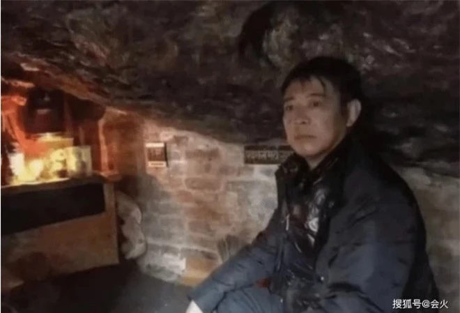 Cuộc sống bí ẩn của Lý Liên Kiệt ở tuổi 58: Hàng ngày ngồi thiền trong hang, tiều tụy, vô hồn? - Ảnh 1.