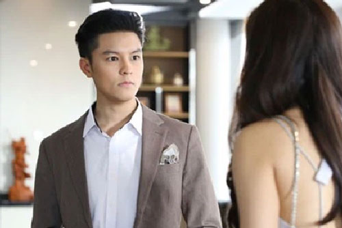 Vừa thấy cô thư kí mới của sếp, tôi tái mặt hoảng sợ vì những chuyện xảy ra cách đây 8 năm