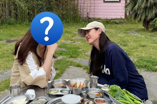 Son Ye Jin hẹn hò với ai mà nhìn ánh mắt ngọt ngào, vui vẻ như thế này?