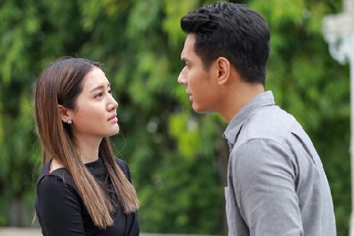 Chồng chán vợ vì "quá mạnh mẽ", ai ngờ nửa năm sau tại cổng tòa án anh ta lại quỳ xuống xin vợ rút đơn ly hôn