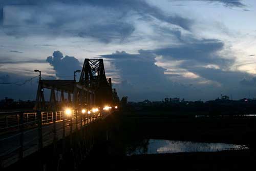 Lãng mạn chiều thu Long Biên