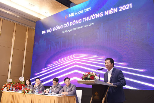 Chứng khoán MB chào bán hơn 103 triệu cổ phiếu, giá 10.000 đồng/cổ phiếu