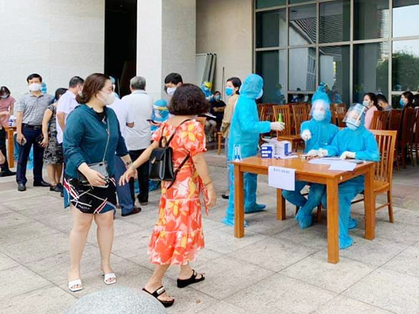 Đà Nẵng: Mỗi ngày lấy 10.000 – 11.000 mẫu xét nghiệm, đẩy nhanh truy vết, chặn dịch lây lan