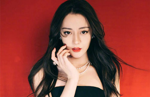 Nh&#x1EEF;ng m&#x1EF9; nh&#xE2;n T&#xE2;n C&#x1B0;&#x1A1;ng &#x111;&#xEC;nh &#x111;&#xE1;m nh&#x1EA5;t m&#xE0;n &#x1EA3;nh Hoa ng&#x1EEF;