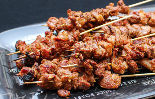 Thịt xiên nướng đậm đà chuẩn vị, thơm ngon khó cưỡng: Cách ướp quyết định độ ngon của món ăn
