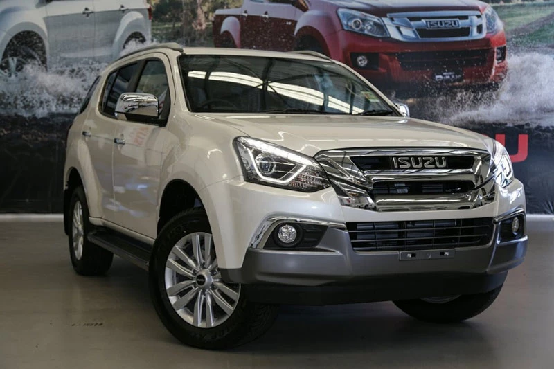 5. Isuzu mu-X (doanh số: 10 chiếc).