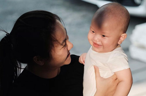 'Lên sóng' liên tục nhưng Leon nhà Hồ Ngọc Hà vẫn khiến dân tình 'tan chảy' vì nụ cười này