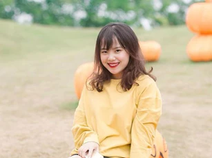Nhan sắc xinh đẹp của chủ nhân câu nói "Bộ Y tế đề nghị người dân đeo khẩu trang ..." trong điện thoại