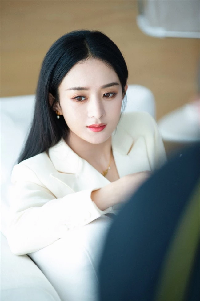 Nhìn cách La Tấn đối xử với Đường Yên là hiểu rõ vì sao Triệu Lệ Dĩnh ly hôn tài tử Phùng Thiệu Phong? - Ảnh 10. Nhìn cách La Tấn đối xử với Đường Yên là hiểu rõ vì sao Triệu Lệ Dĩnh ly hôn tài tử Phùng Thiệu Phong? - Ảnh 10.