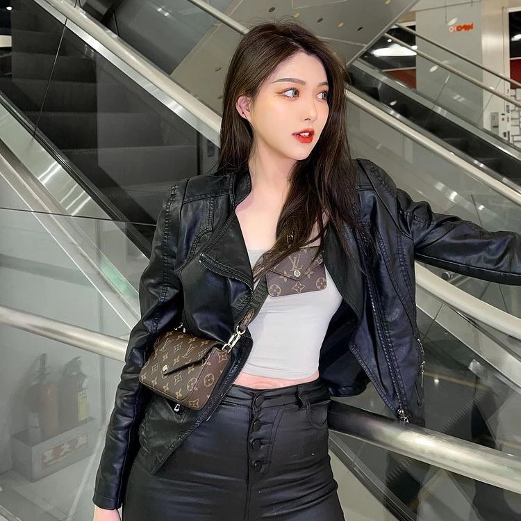 Với vóc dáng chuẩn, An An còn trở thành người mẫu cho các nhãn hàng thời trang. Hot girl 25 tuổi có 280.000 người theo dõi tại trang Instagram cá nhân, trong đó có không ít người đến từ Hàn Quốc, Nhật Bản và Việt Nam.