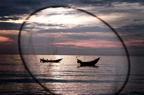 Ngắm bình minh tuyệt đẹp ở làng chài Lăng Cô
