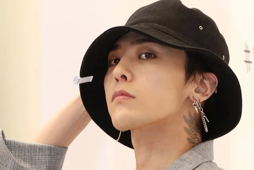 G-Dragon: G-Dragon đứng vị trí thứ 4 trong danh sách. Với vai trò là một ca sĩ, người mẫu, nhà sản xuất và biểu tượng thời trang, G-Dragon được ghi nhận mức tài sản hiện có là 55 triệu USD. Ca sĩ có hơn 180 bài hát được ghi dưới tên của anh và kiếm được 700.000 USD mỗi năm từ bản quyền sáng tác. Bên cạnh đó, anh còn thu được lợi nhuận từ việc bán album, lưu diễn...