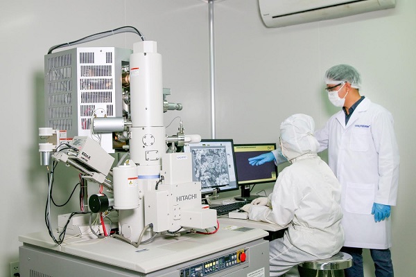 Người đã tiêm vắc xin COVID-19 vẫn nên đeo khẩu trang